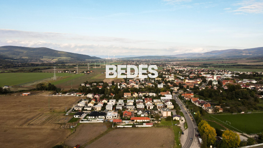 BEDES | Pozemok vhodný na výstavbu rodinných domov (9200m2)