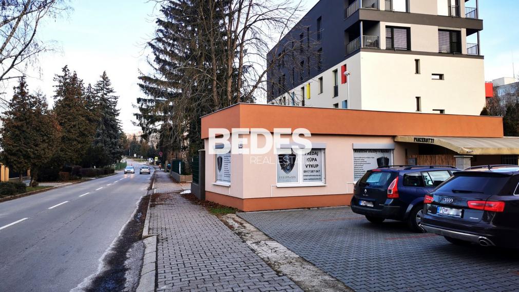 BEDES - Prenájom | Komerčný objekt 61m2, vyhradené parkovanie, Centrum – Prievidza