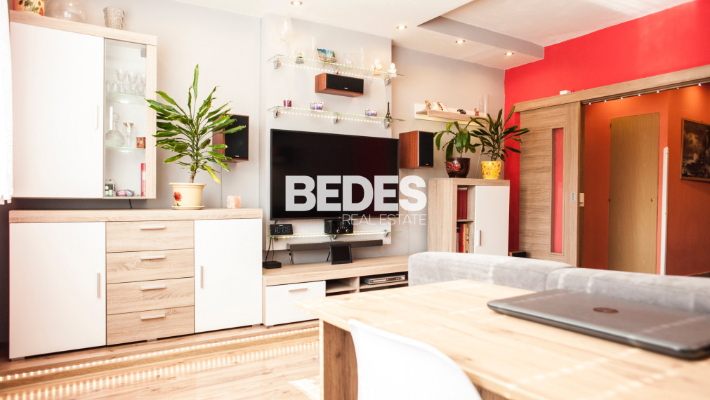 BEDES | 3 izbový byt, 70m2, loggia, po rekonštrukcií, 3p/8p, Šafárika – Prievidza