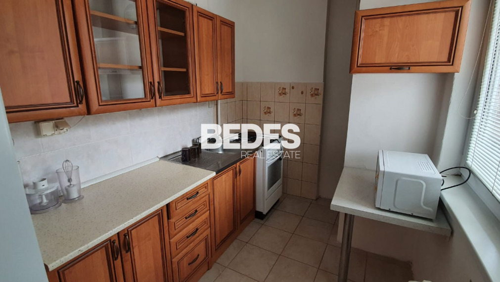 BEDES - Prenájom | 2 izbový byt s loggiou, čiastočná rekonštrukcia, Handlová