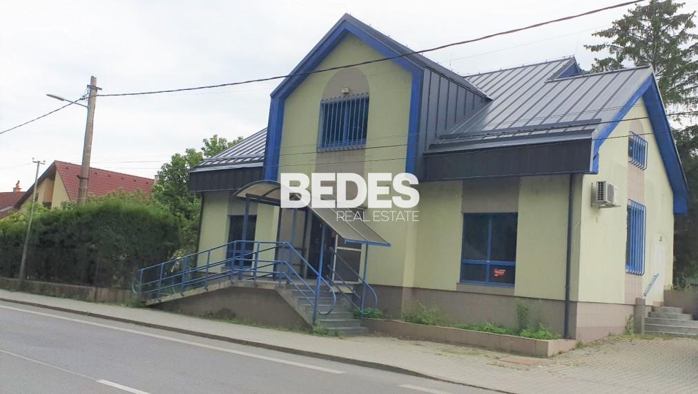 BEDES | Rodinný dom 328m2, pozemok 459m2, ideálne pre investíciu, Nováky