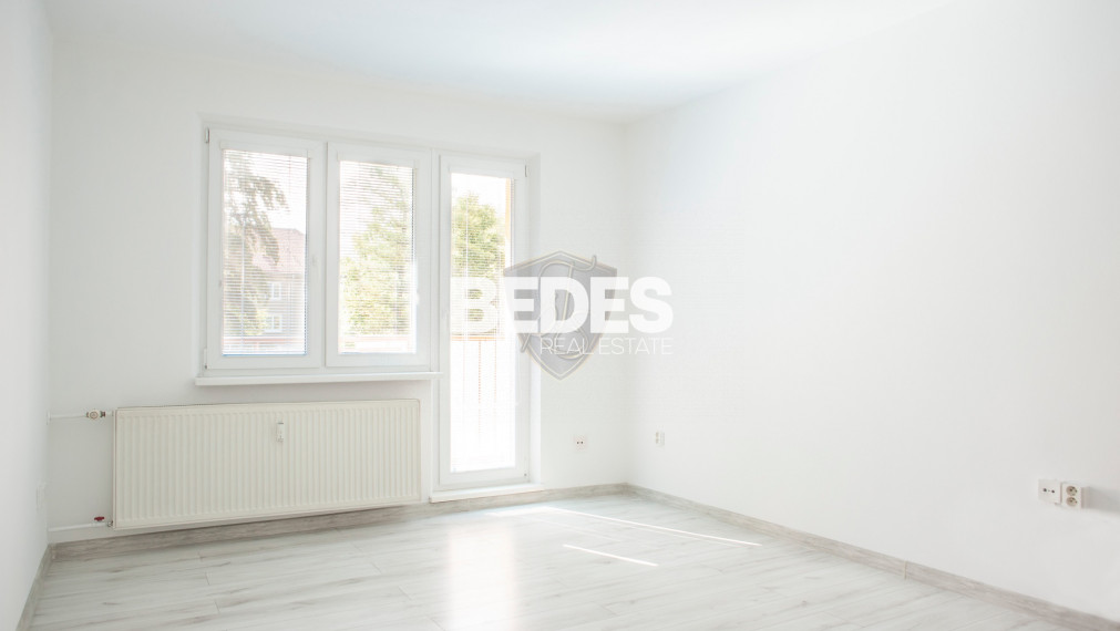 BEDES - Prenájom | slnečný 2 izbový byt s balkónom, 56m2, po rekonštrukcií, Handlová