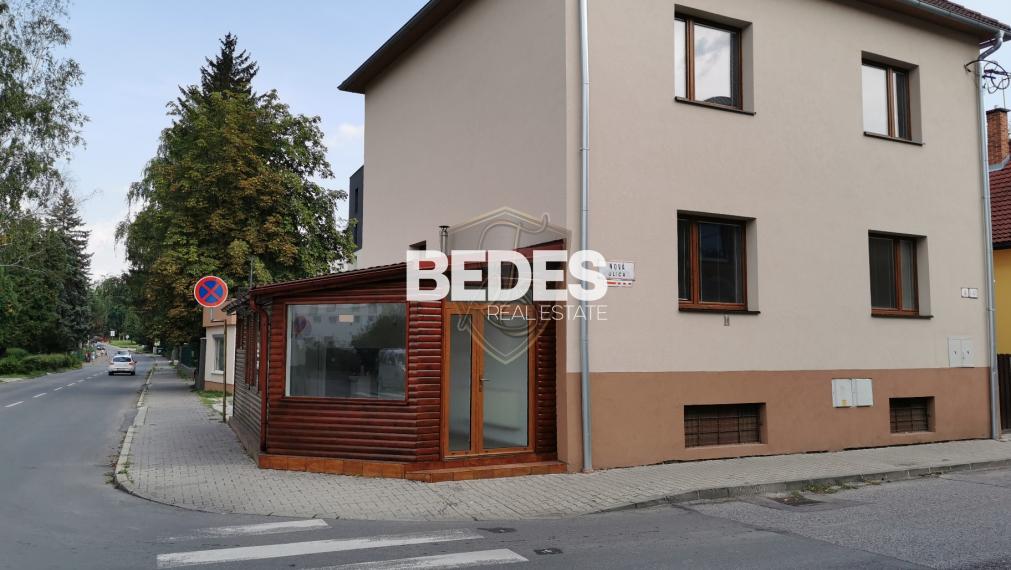 Prenájom – obchodno – kancelársky priestor, 52m2, vlastné parkovanie, centrum PD