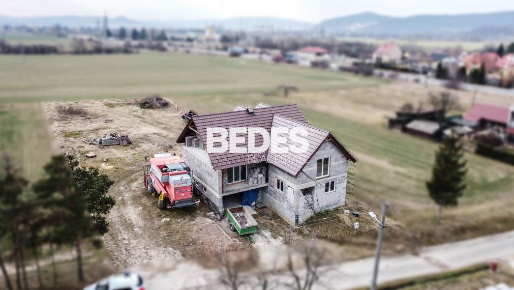 BEDES| Rozostavaný 6 izbový dom v obci Bystričany časť Vieska