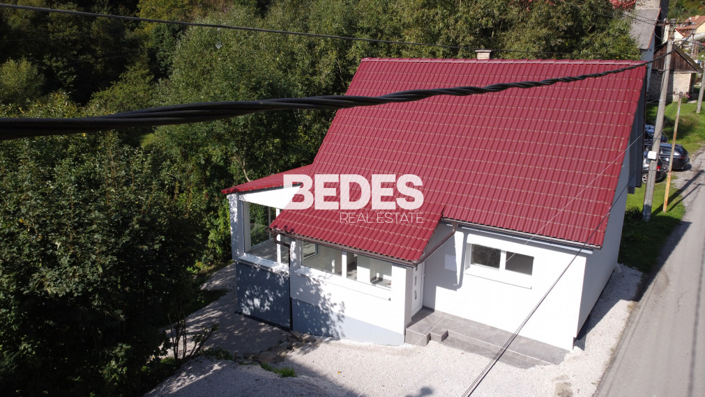 BEDES | Rodinný dom vo Chvojnici, pozemok 602m2, dronové zábery