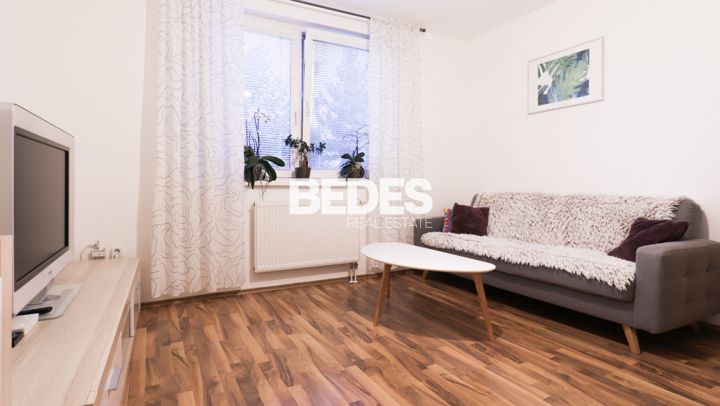 BEDES | KOMPAKTNÝ 2 izbový byt s vlastným parkovacím státim, 50 m2, tichá lokalita Podunajských Biskupíc