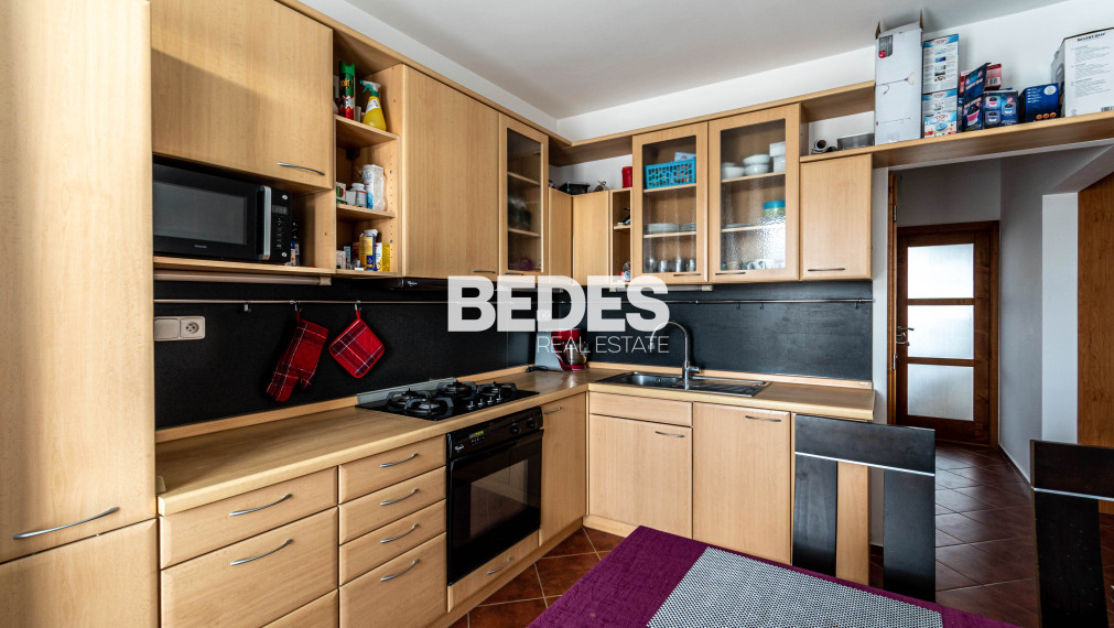 BEDES | Zariadený 3 izbový byt po rekonštrukcii, loggia