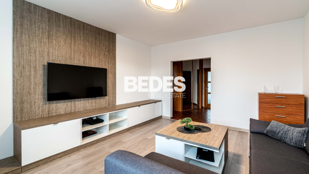 BEDES | Zariadený 3 izbový byt po rekonštrukcii, loggia