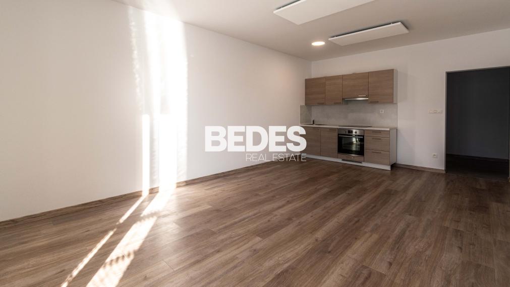 BEDES | Moderný 2 izbový byt v novostavbe s balkónom, vyhradený parking