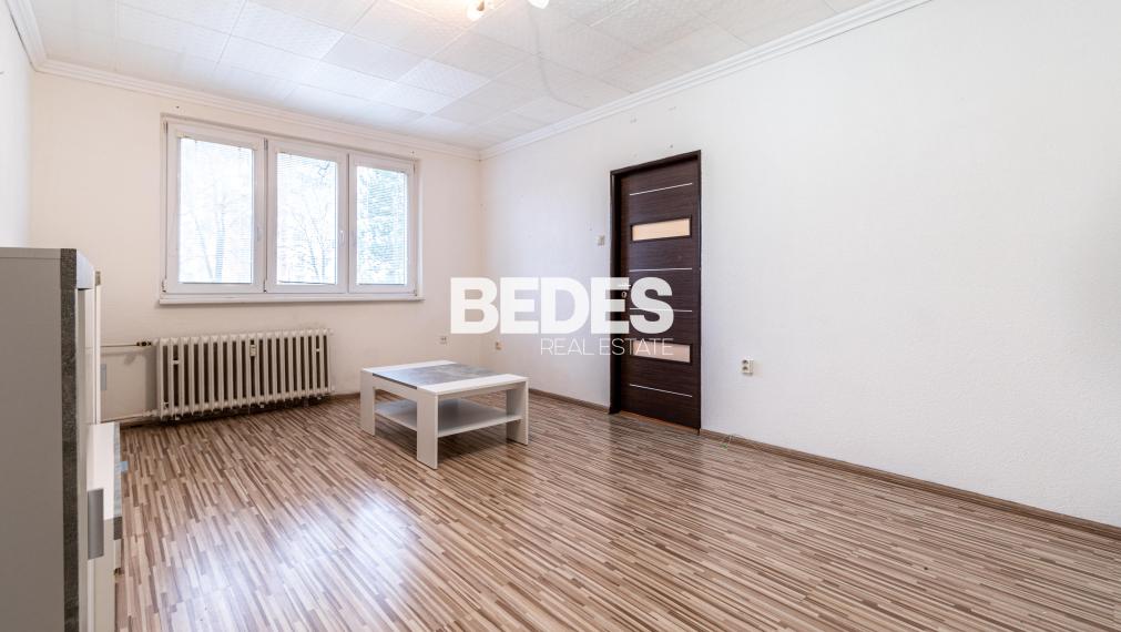 BEDES | Prízemný 2 izbový byt po čiastočnej rekonštrukcii v širšom centre