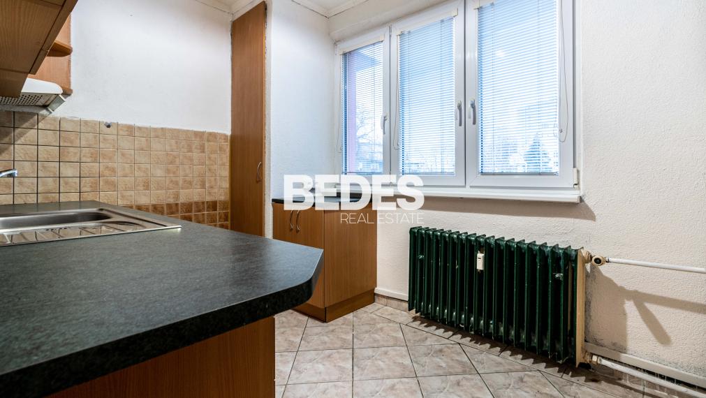 BEDES | Prízemný 2 izbový byt po čiastočnej rekonštrukcii v širšom centre
