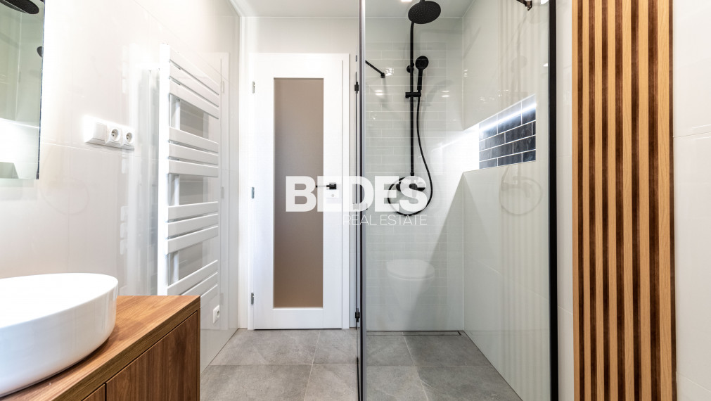 BEDES- REZERVOVANÉ | Dizajnový 3 izbový byt so šatníkom po kompletnej rekonštrukcii