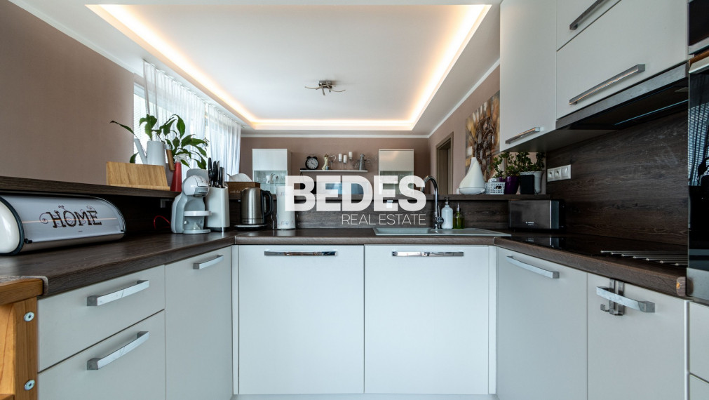 BEDES | Neštandardný 3 izbový byt, 74m2, 2x loggia, panoramatický výhľad, Dlhá ul.