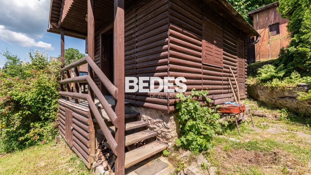 BEDES | záhradná chatka 16m2, pozemok 750m2, altánok, ohnisko, Handlová