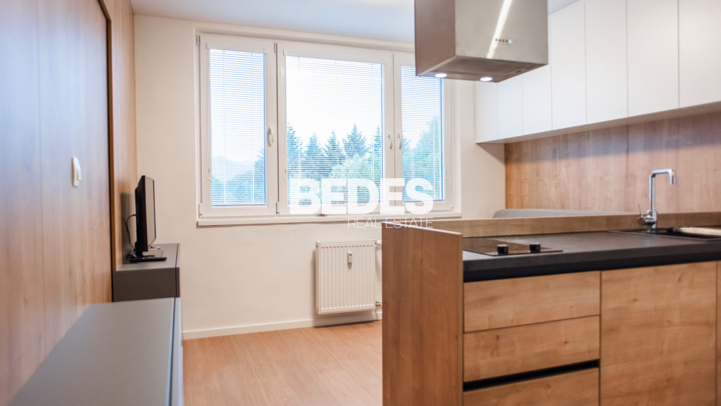 BEDES | Luxusný 1 izbový byt, 38m2, plne vybavený, Handlová – MC