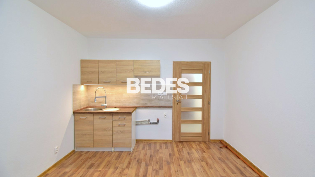 Prenájom – garsónka, 22m2, kompletná rekonštrukcia, MC, Handlová