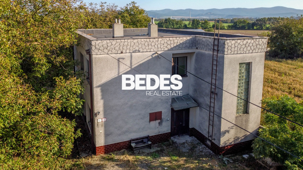 BEDES |Pozemky s rodinným domom vhodné na výstavbu rodinných