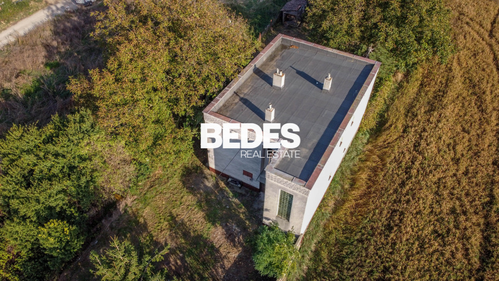 BEDES |Pozemky s rodinným domom vhodné na výstavbu rodinných