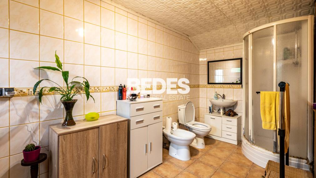 BEDES | REZERVOVANÉ / Rodinný dom v centre obce Rybany