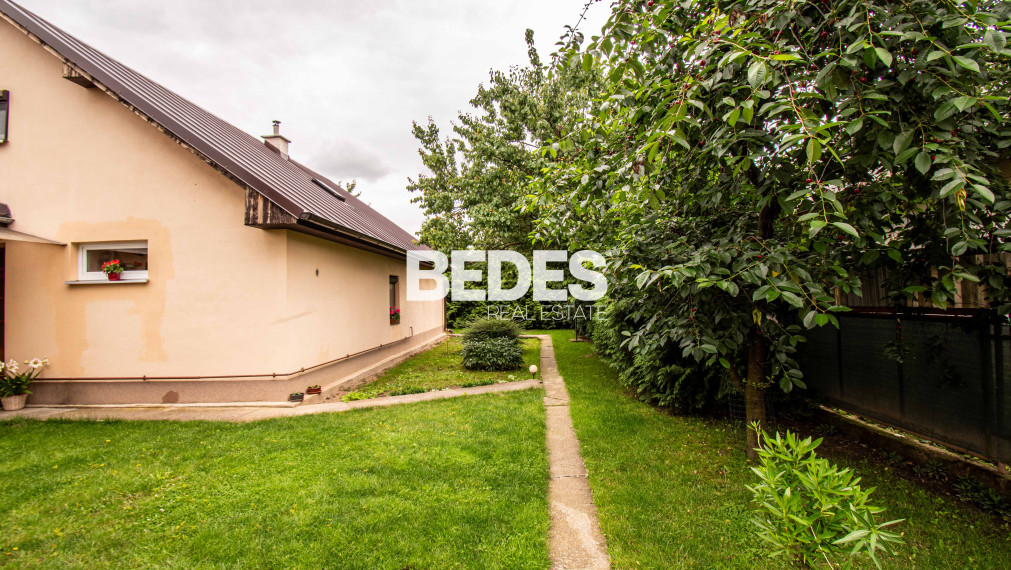 BEDES | REZERVOVANÉ / Rodinný dom v centre obce Rybany