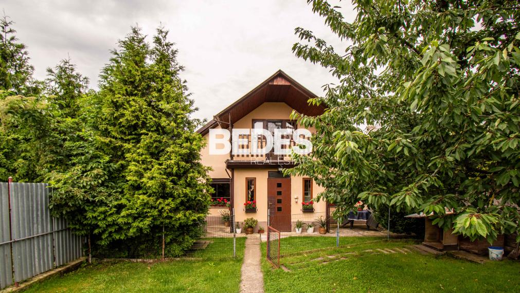BEDES | REZERVOVANÉ / Rodinný dom v centre obce Rybany