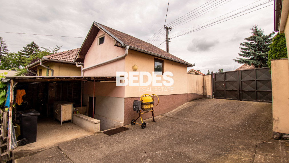 BEDES | REZERVOVANÉ / Rodinný dom v centre obce Rybany