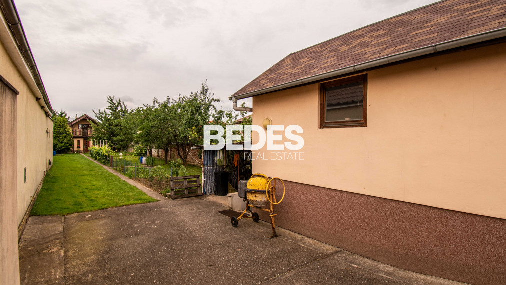 BEDES | REZERVOVANÉ / Rodinný dom v centre obce Rybany