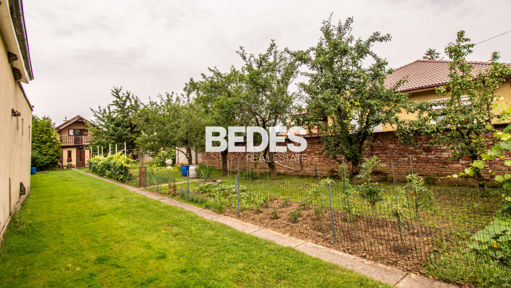 BEDES | REZERVOVANÉ / Rodinný dom v centre obce Rybany