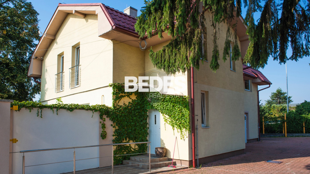 BEDES | polyfunkčný objekt 300m2, pozemok 948m2, Nováky