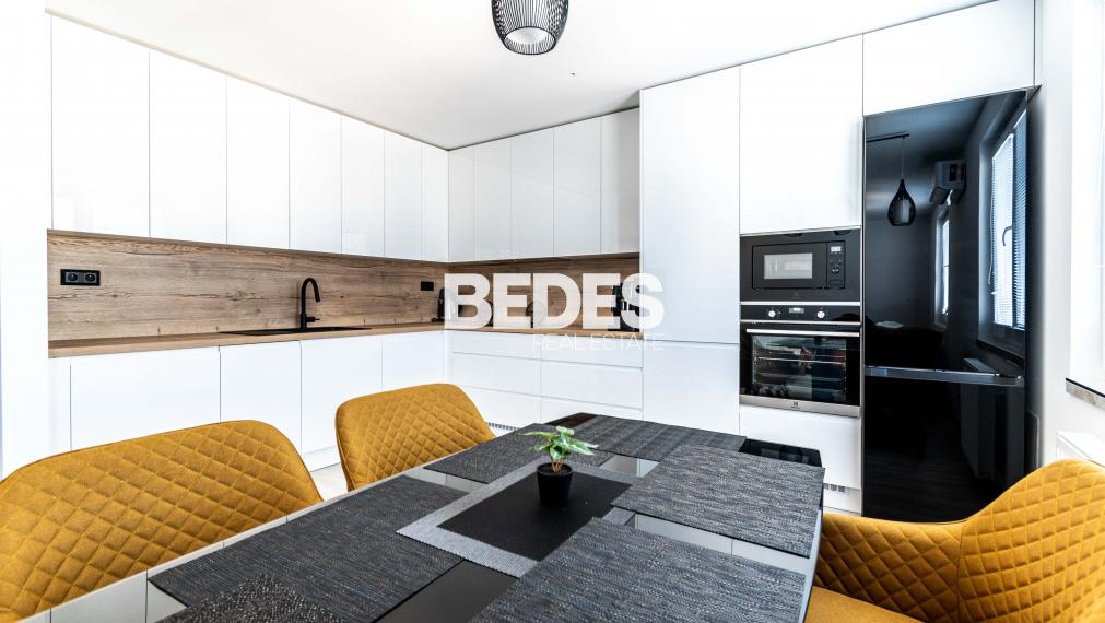 BEDES | Luxusný plne zariadený mezonet, vírivka, garáž.státie