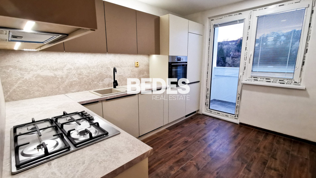 BEDES | 3izbový byt, 72m2, komplet spotrebiče, nová kuchyňa