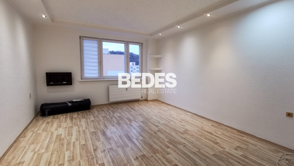 BEDES | 3izbový byt, 72m2, komplet spotrebiče, nová kuchyňa