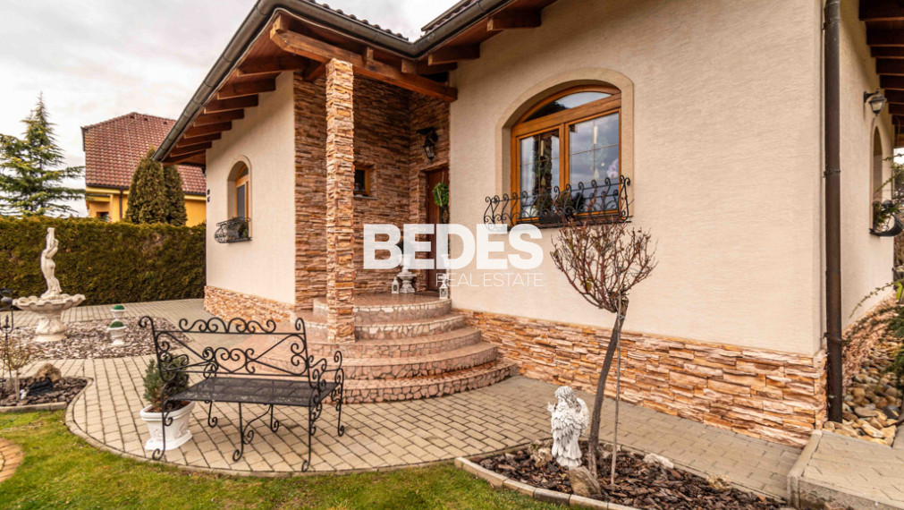 BEDES | REZERVOVANÉ | Jedinečný rodinný dom v Oslanoch