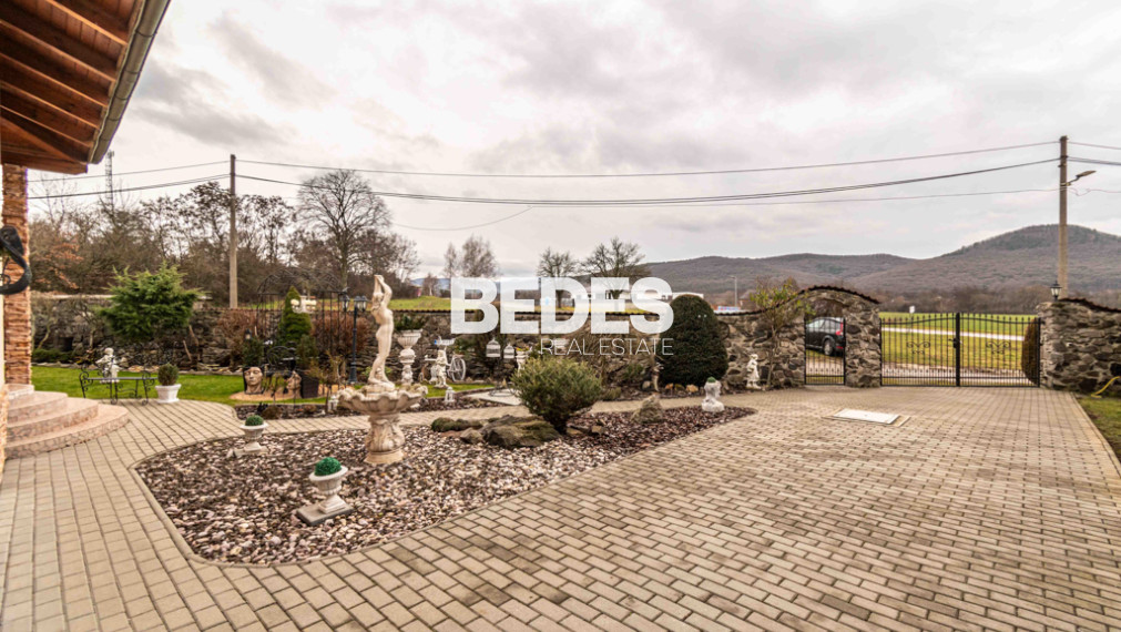 BEDES | REZERVOVANÉ | Jedinečný rodinný dom v Oslanoch