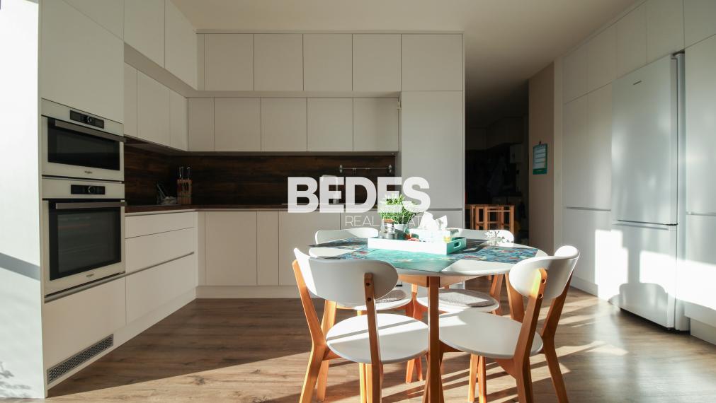 BEDES | Moderne zariadený 4i byt, 2x parking, záhrada, 107m2