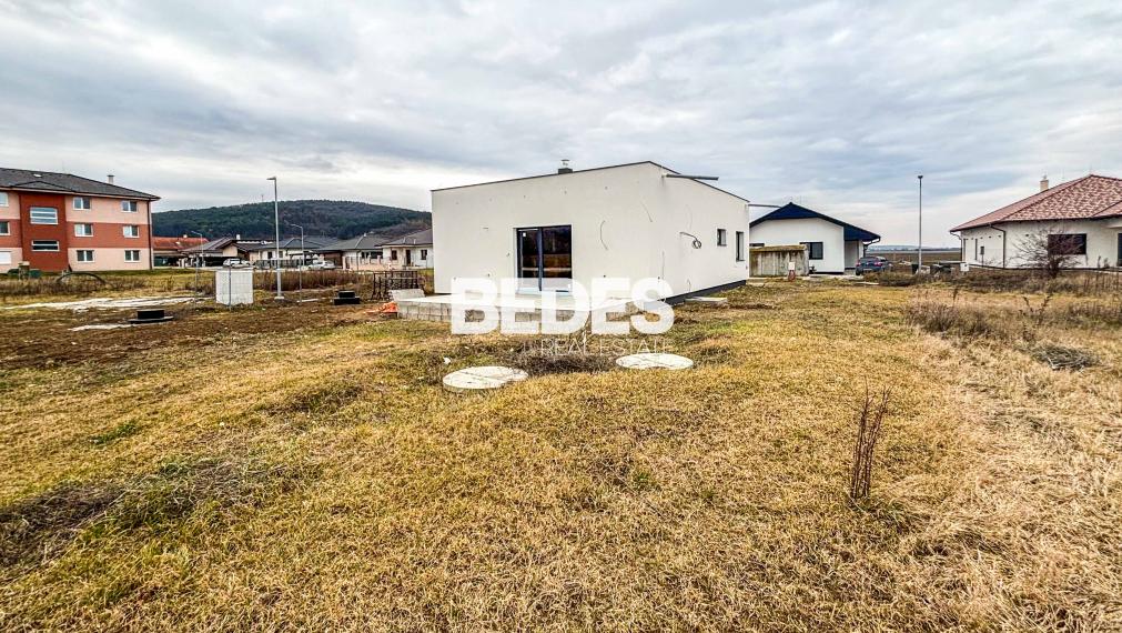 BEDES | Moderná novostavba v novej časti obce Brodzany