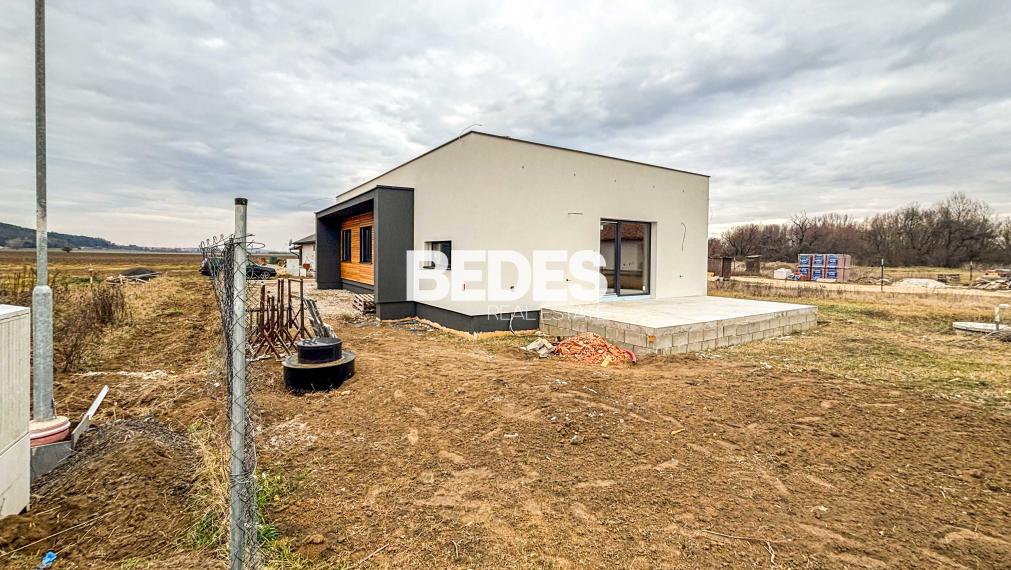 BEDES | Moderná novostavba v novej časti obce Brodzany