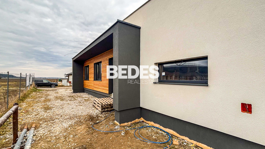BEDES | Moderná novostavba v novej časti obce Brodzany