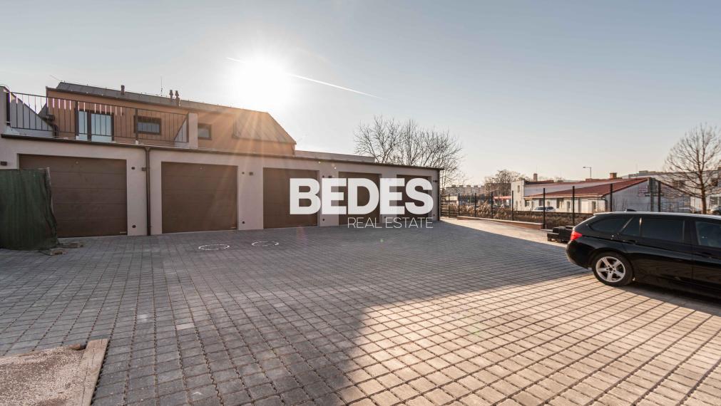 BEDES | Vysoké garáže a sklady v oplotenom a zabezp. areáli