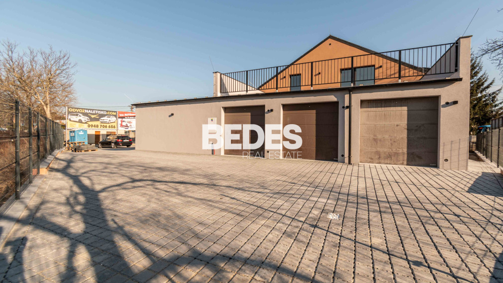 Obchodné priestory s vysokou viditeľnosťou, 5x parking, sklad