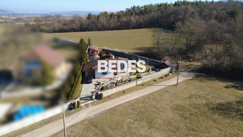 BEDES | REZERVOVANÉ | Jedinečný rodinný dom v Oslanoch