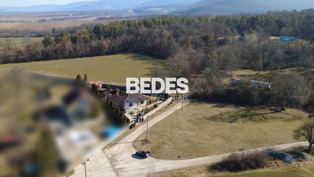 BEDES | REZERVOVANÉ | Jedinečný rodinný dom v Oslanoch