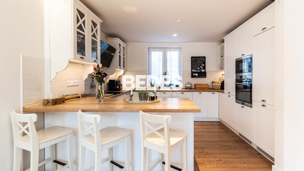 REZERVOVANÉ | 4izb. rodinný dom 188m2, pozemok 953m2, Handlová