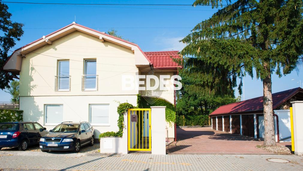 BEDES | polyfunkčný objekt 300m2, pozemok 948m2, Nováky
