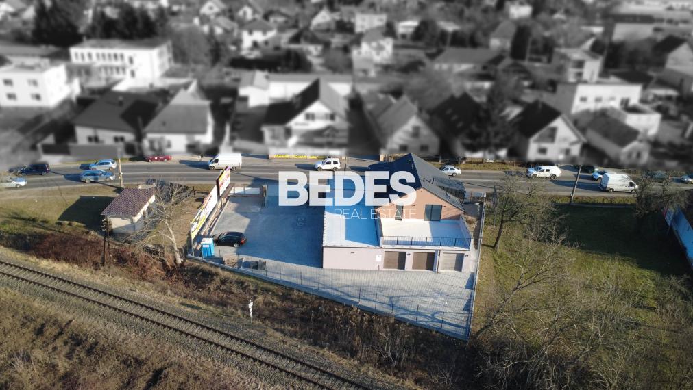 Obchodné priestory s vysokou viditeľnosťou, 4x parking, sklad