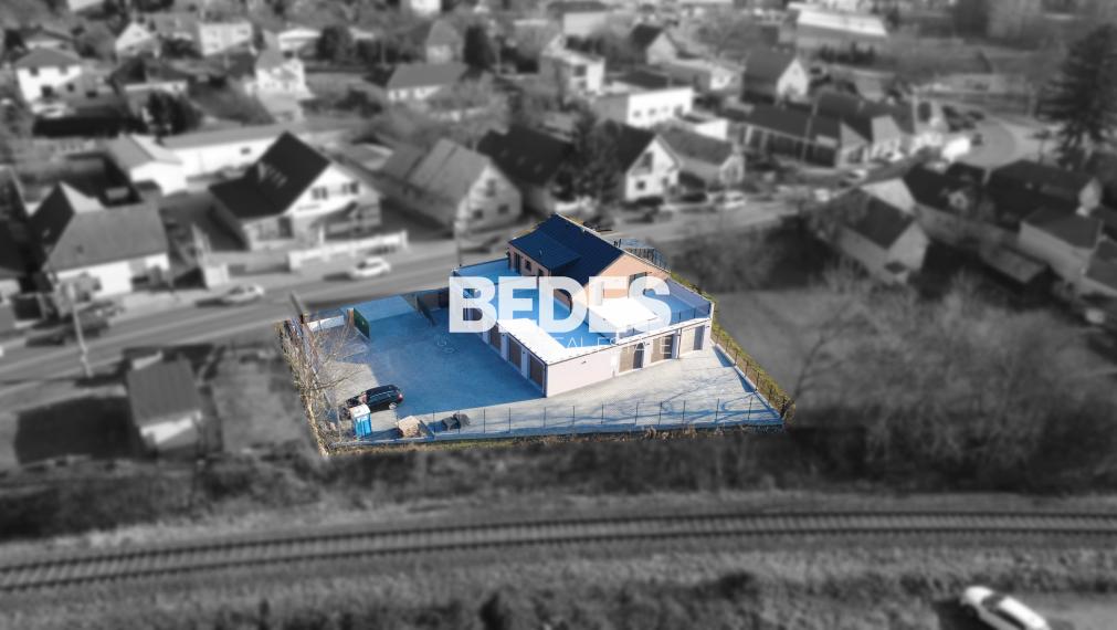 Obchodné priestory s vysokou viditeľnosťou, 4x parking, sklad