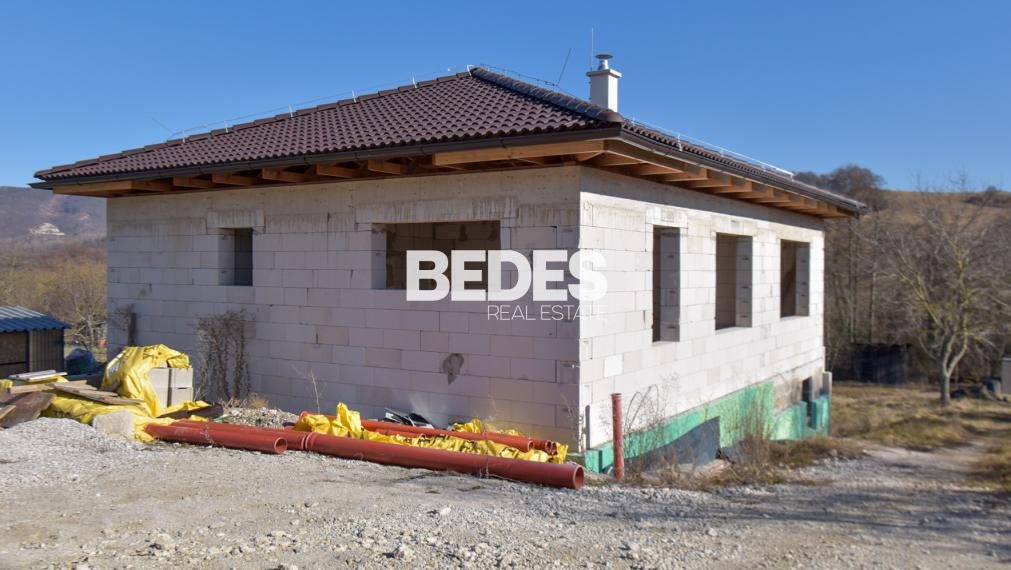 BEDES | Rod.dom v štádiu hrubej stavby, 128m2, pozemok 549m2