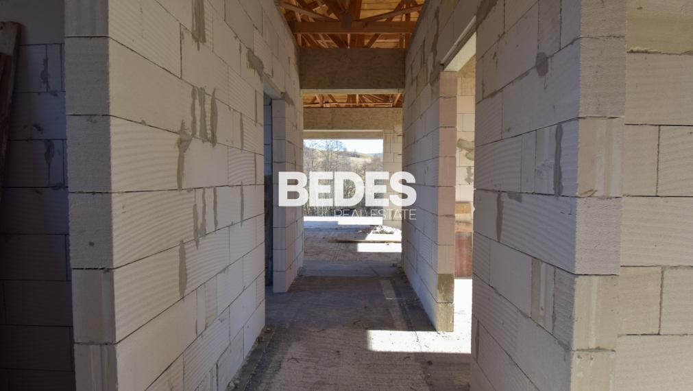 BEDES | Rod.dom v štádiu hrubej stavby, 128m2, pozemok 549m2