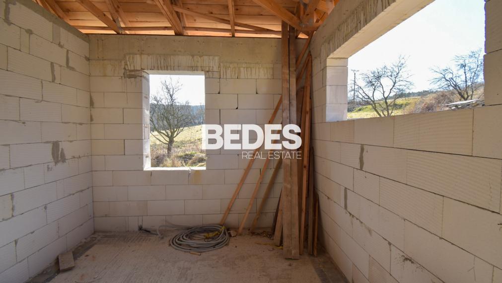 BEDES | Rod.dom v štádiu hrubej stavby, 128m2, pozemok 549m2