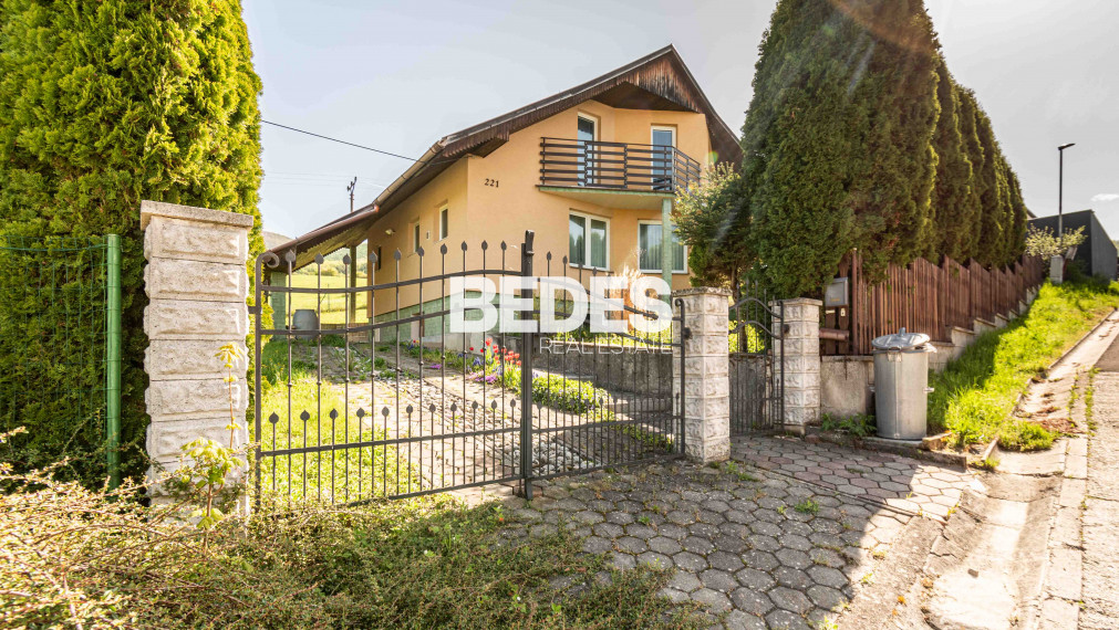 BEDES | rodinný dom 182m2, pozemok 802m2, 2x balkón, terasa